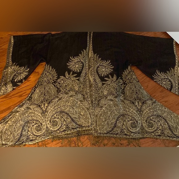 Morocco tapestry poncho/wrap/ cover up with fringes- one size - Picture 7 of 9